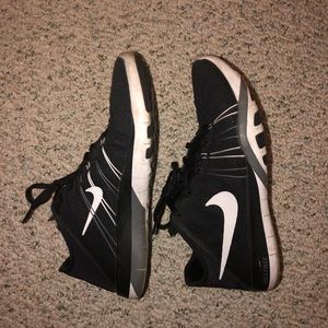 Nike free run TR black and white